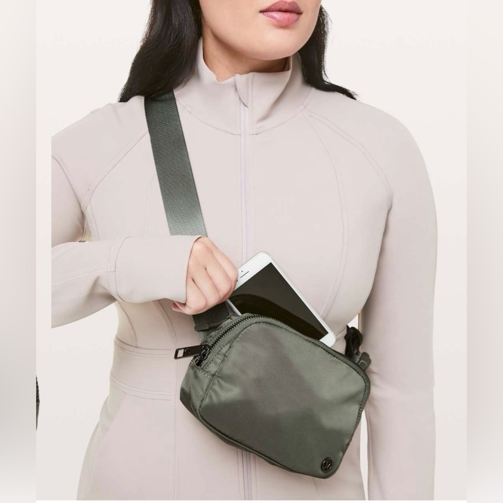 NWT - Lululemon everywhere belt bag 1L - Grey Sage